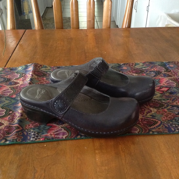 Dansko Shoes - Dansko  Leather Clogs Size 39